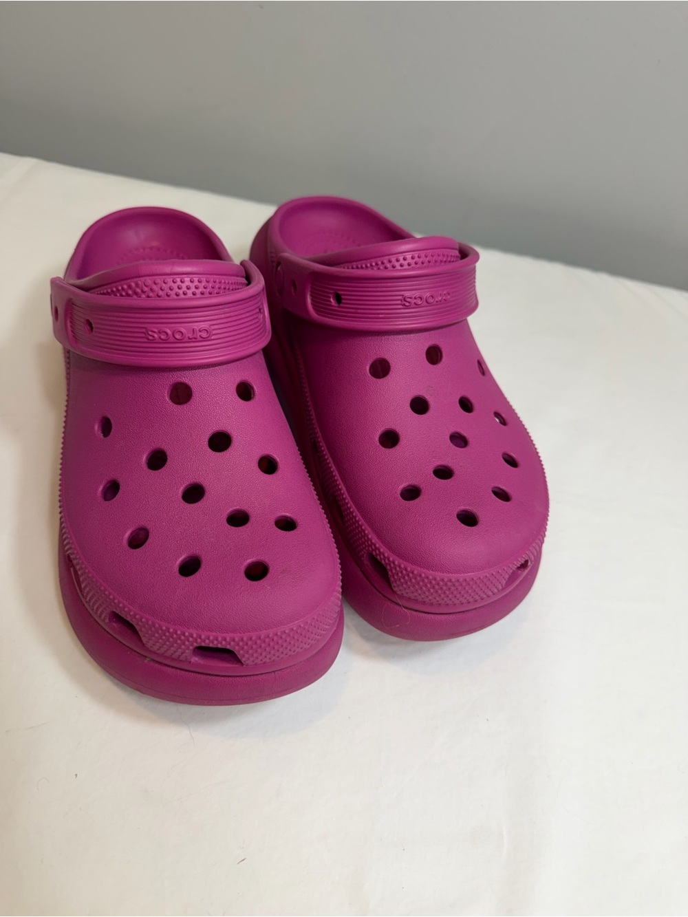 Crocs Classic Crush Clogs in the vibrant "Fuchsia Fun" size 9